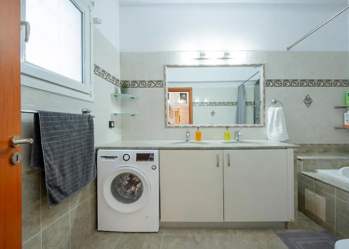 Golden Grove * أفانتو