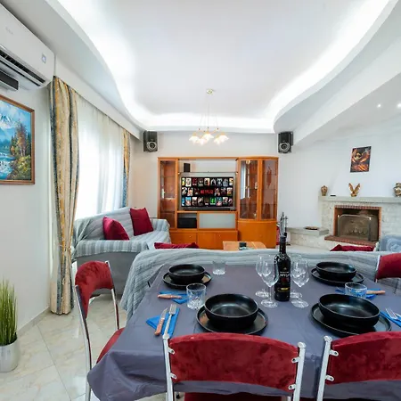 Golden Grove Apartament *