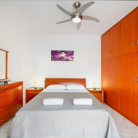 Golden Grove Apartament