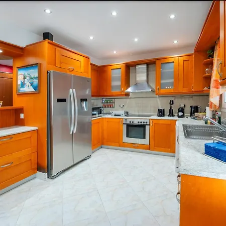 Golden Grove Apartament