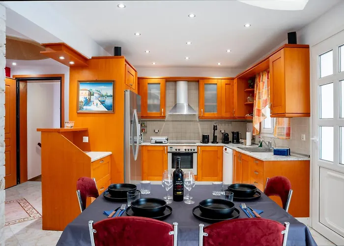 Golden Grove Apartment