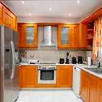 Golden Grove Apartament *